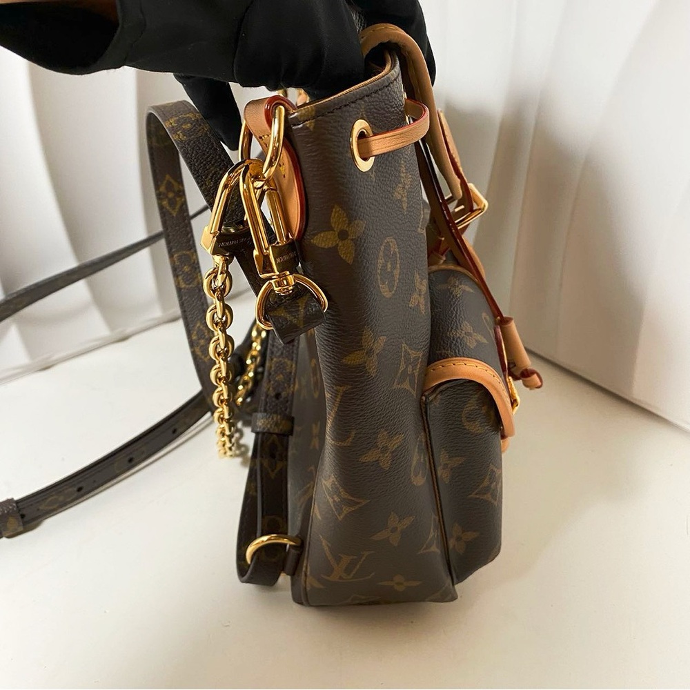 Louis Vuitton Monogram Excursion Backpack - Picture 4 of 12